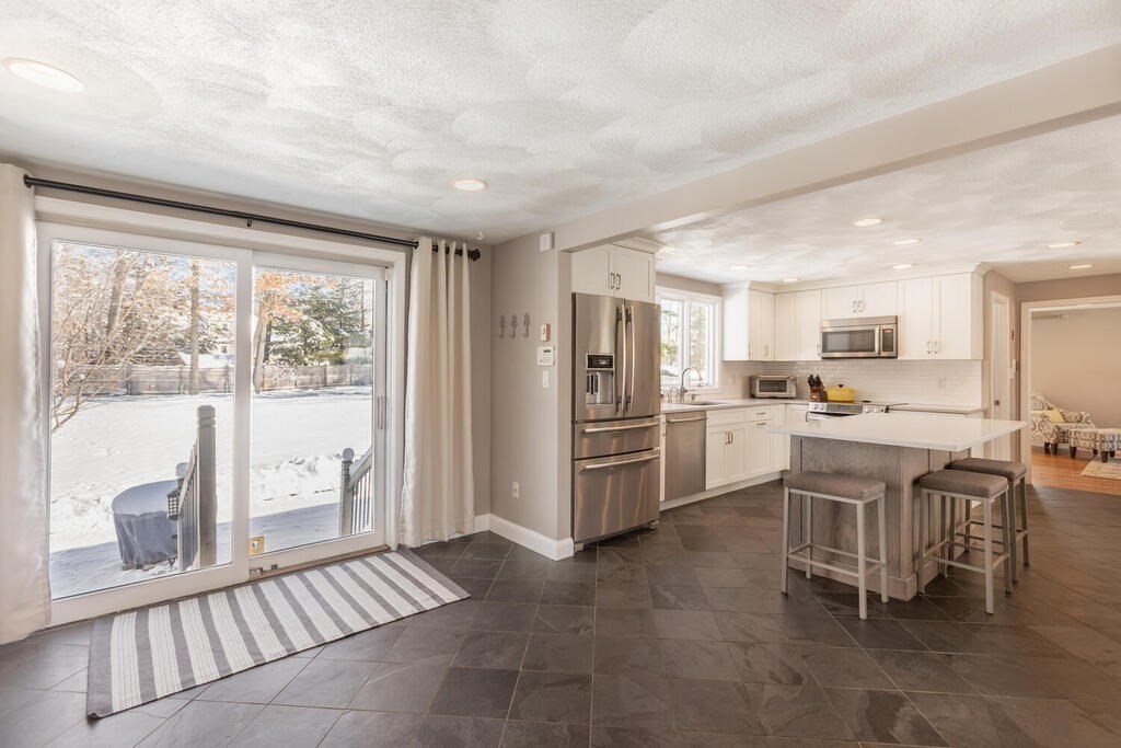 23 Hanford Road Stoneham, MA 02180 - Photo 13 of 35