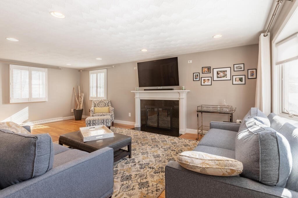 23 Hanford Road Stoneham, MA 02180 - Photo 3 of 35