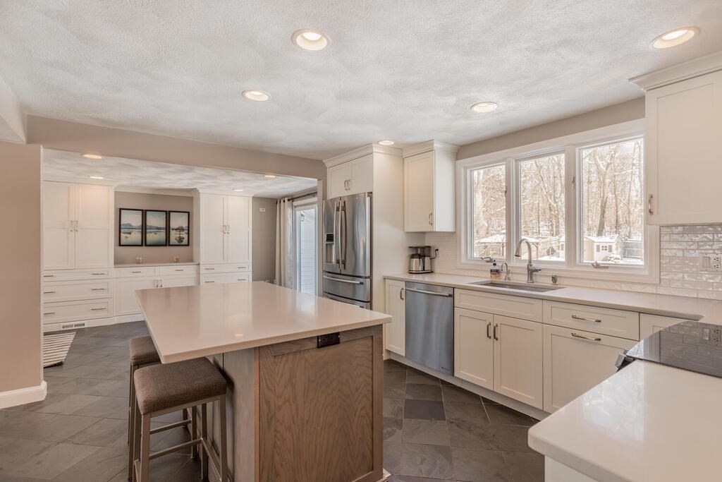 23 Hanford Road Stoneham, MA 02180 - Photo 9 of 35