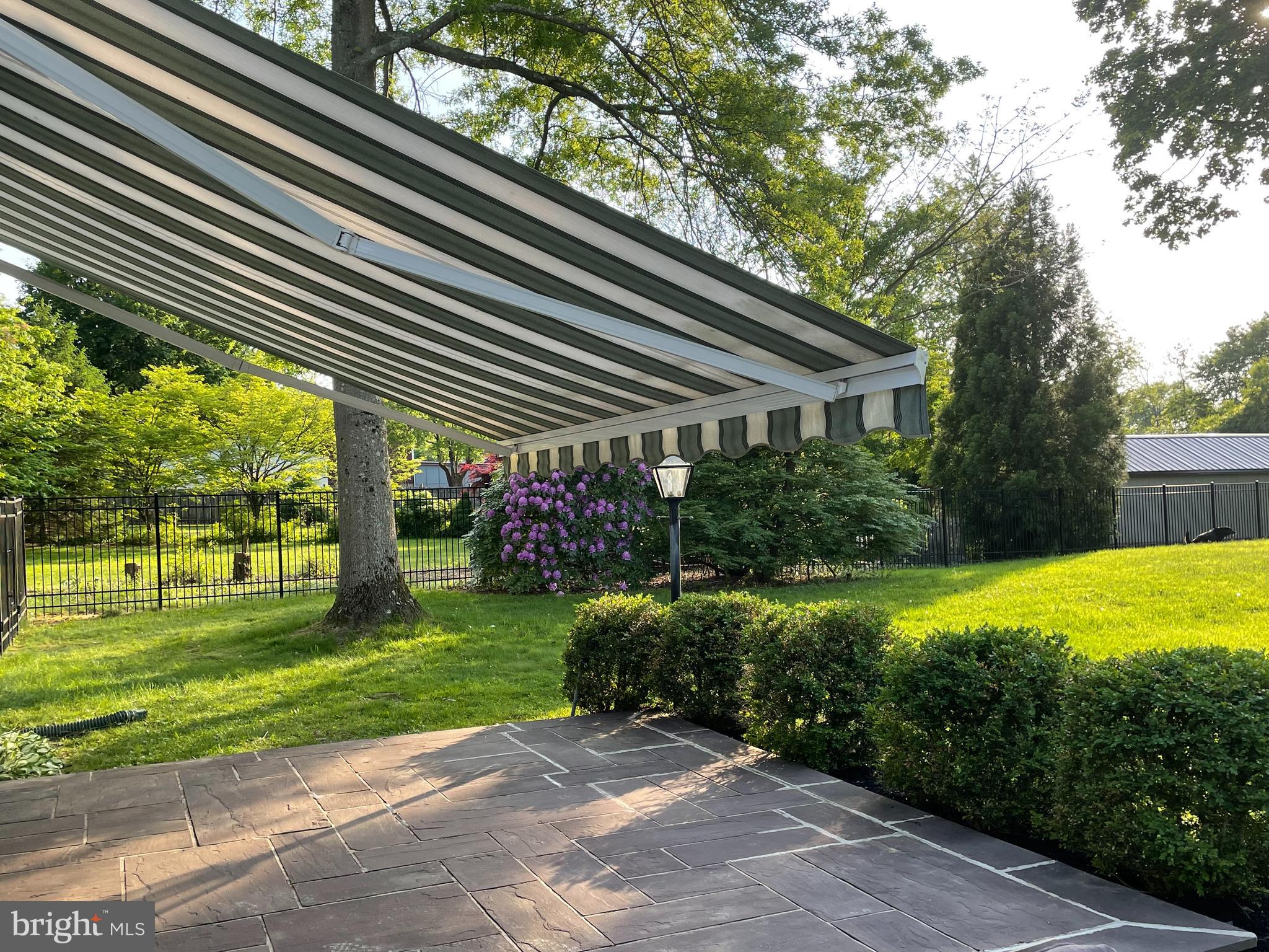 6171 Lower York Road New Hope, PA 18938 - Photo 25 of 39 Patio w/ Retractable Awning