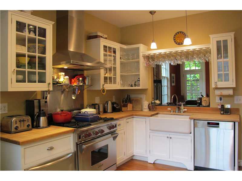 14 Alfred Stone Road Providence, RI 02906 - Photo 12 of 25 Kitchen.