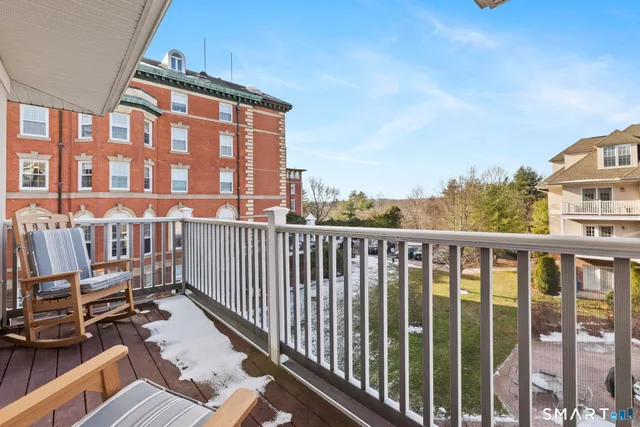 $439,900 | 237 Fern Street, Unit 310E, West Hartford, CT 06119