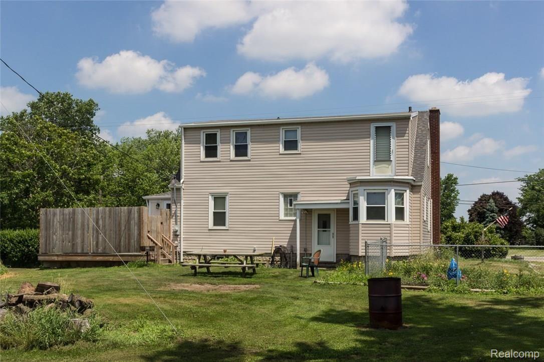 4961 West Dunbar Road Monroe, MI 48161 - Photo 17 of 22 rear.jpg