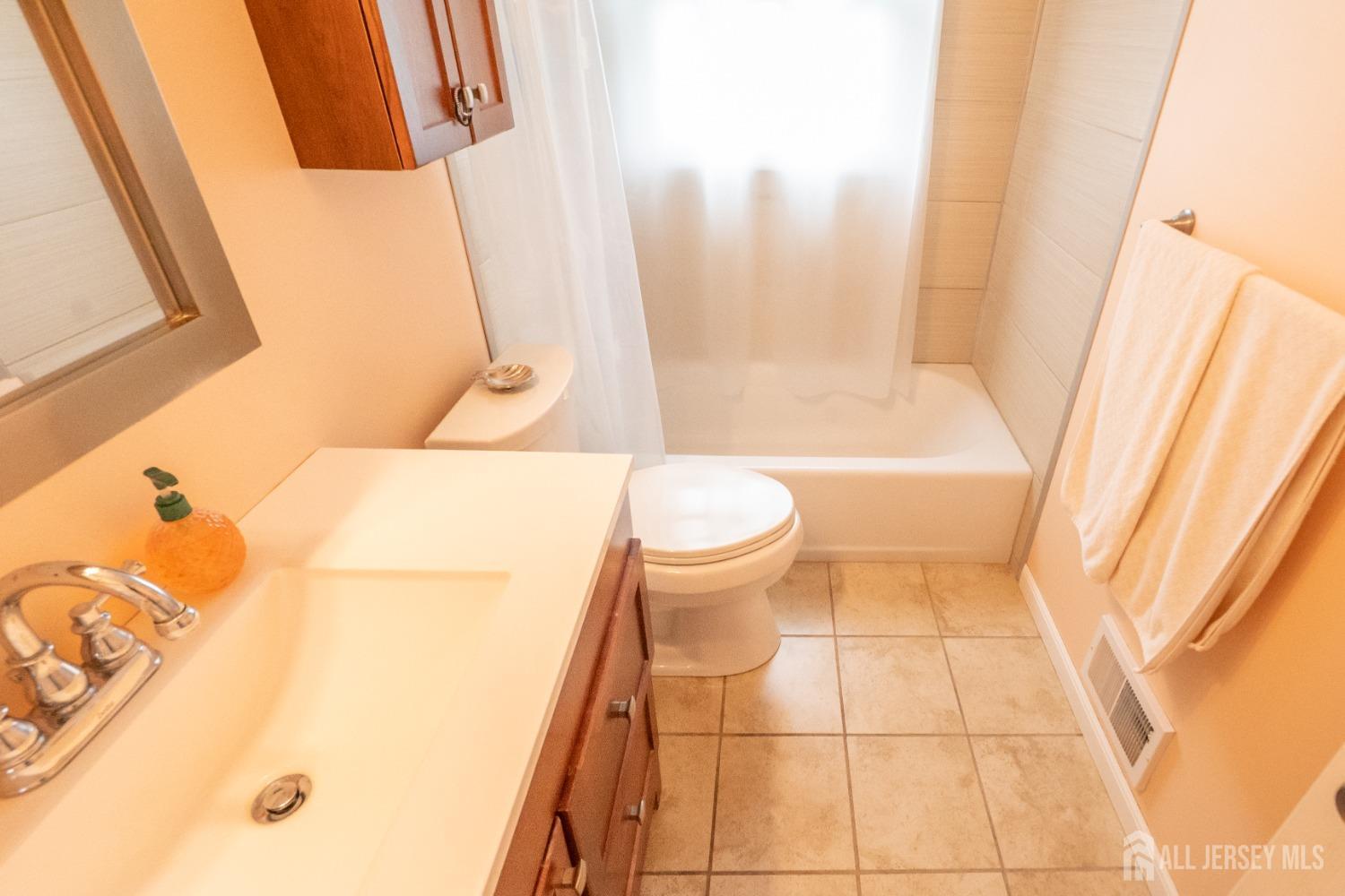 73 Wellington Road East Brunswick, NJ 08816 - Photo 17 of 39 a bathroom with a bathtub and toilet