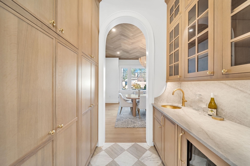 222 Grove Street Wellesley, MA 02482 - Photo 10 of 41