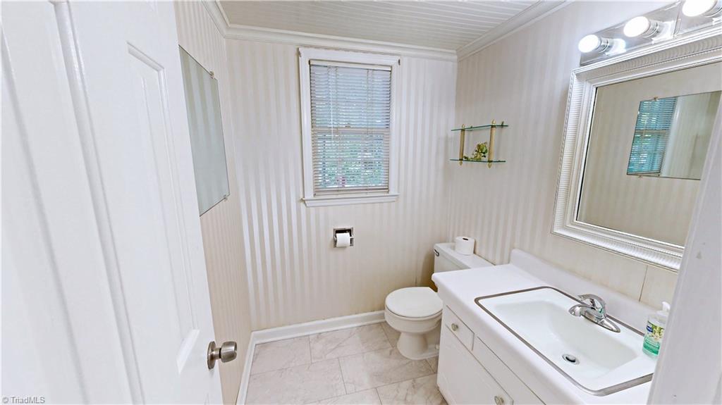 1711 Scarborough Road High Point, NC 27265 - Photo 27 of 33