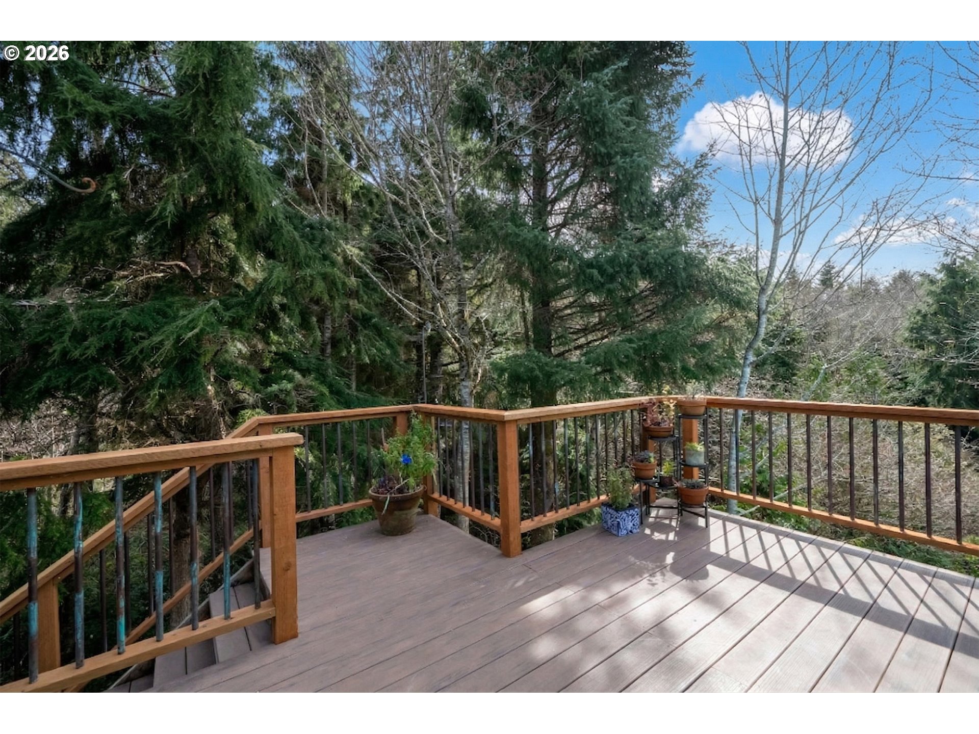 1055 Phelps Street Tillamook, OR 97141 - Photo 31 of 40 a view of balcony with furniture