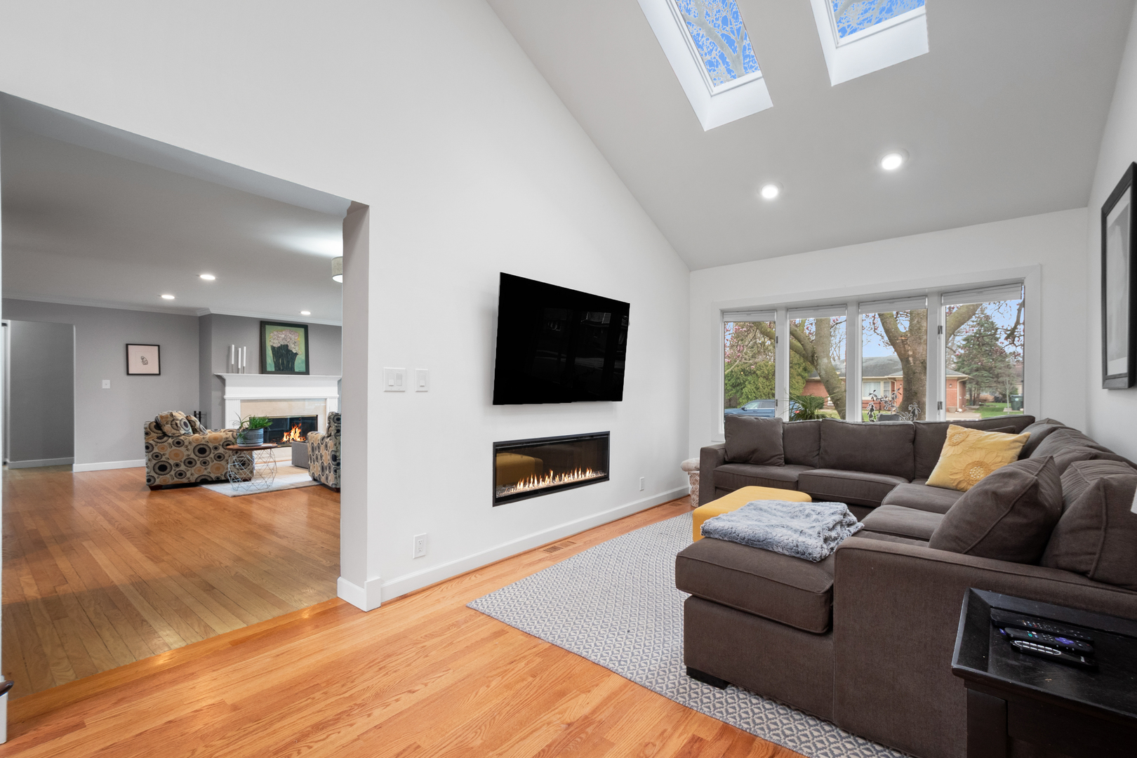 160 East Lahon Street Park Ridge, IL 60068 - Photo 9 of 41