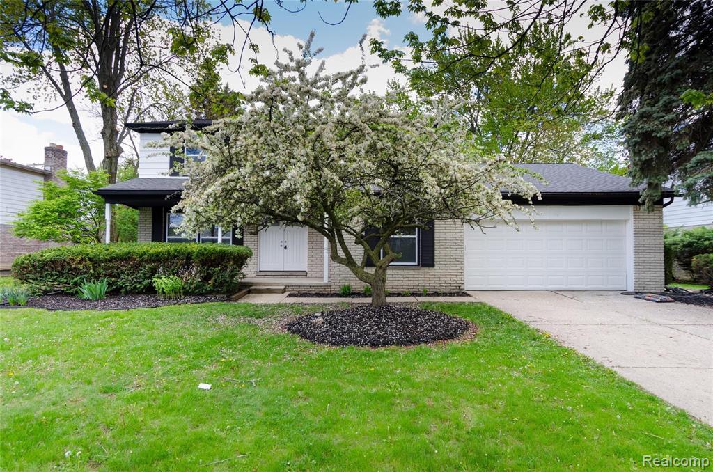18151 Ramsgate Drive Lathrup Village, MI 48076 - Photo 2 of 47