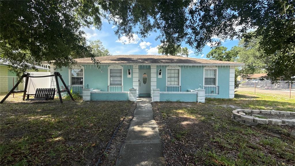 a view of a house with a yard