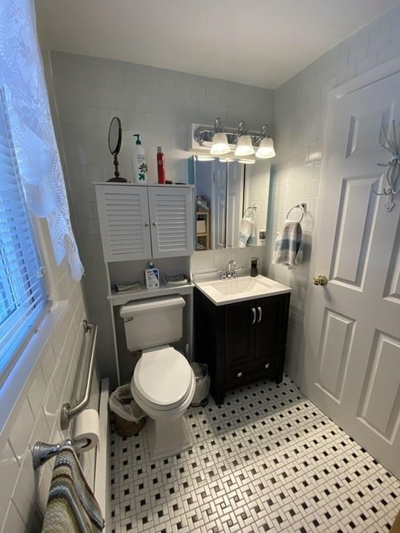 315 Stafford Road Tiverton, RI 02878 - Photo 5 of 8 Gallery Image 5