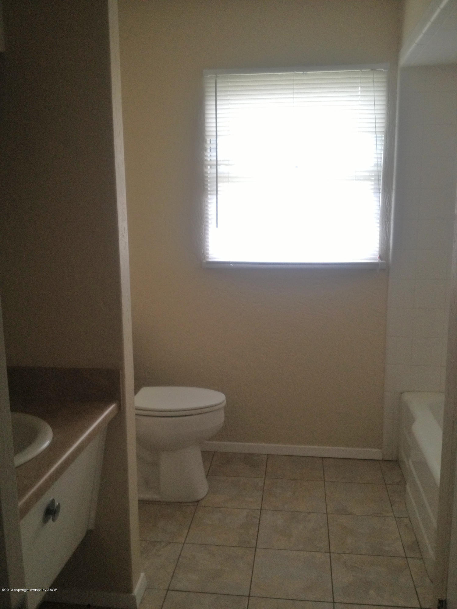 5217 Parker Street Amarillo, TX 79110 - Photo 14 of 17 Bathroom