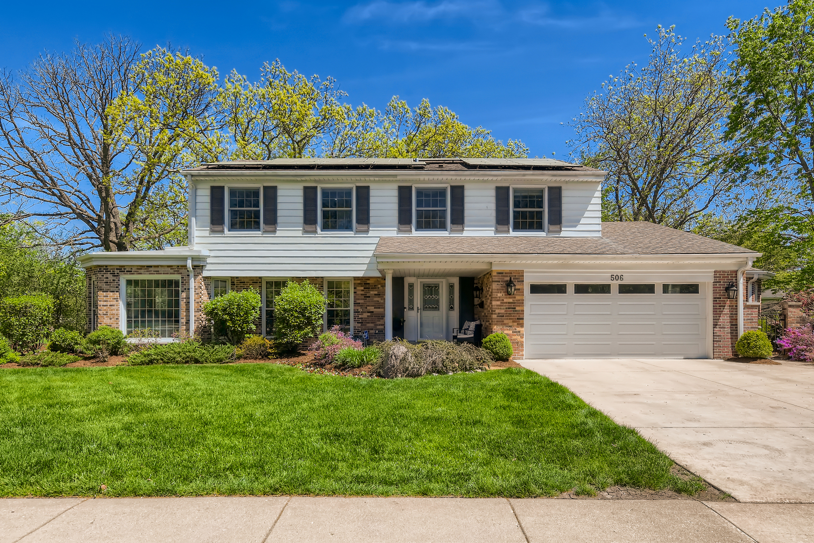 506 Warwick Road Deerfield, IL 60015 - Photo 2 of 34 a front view of a house with garden