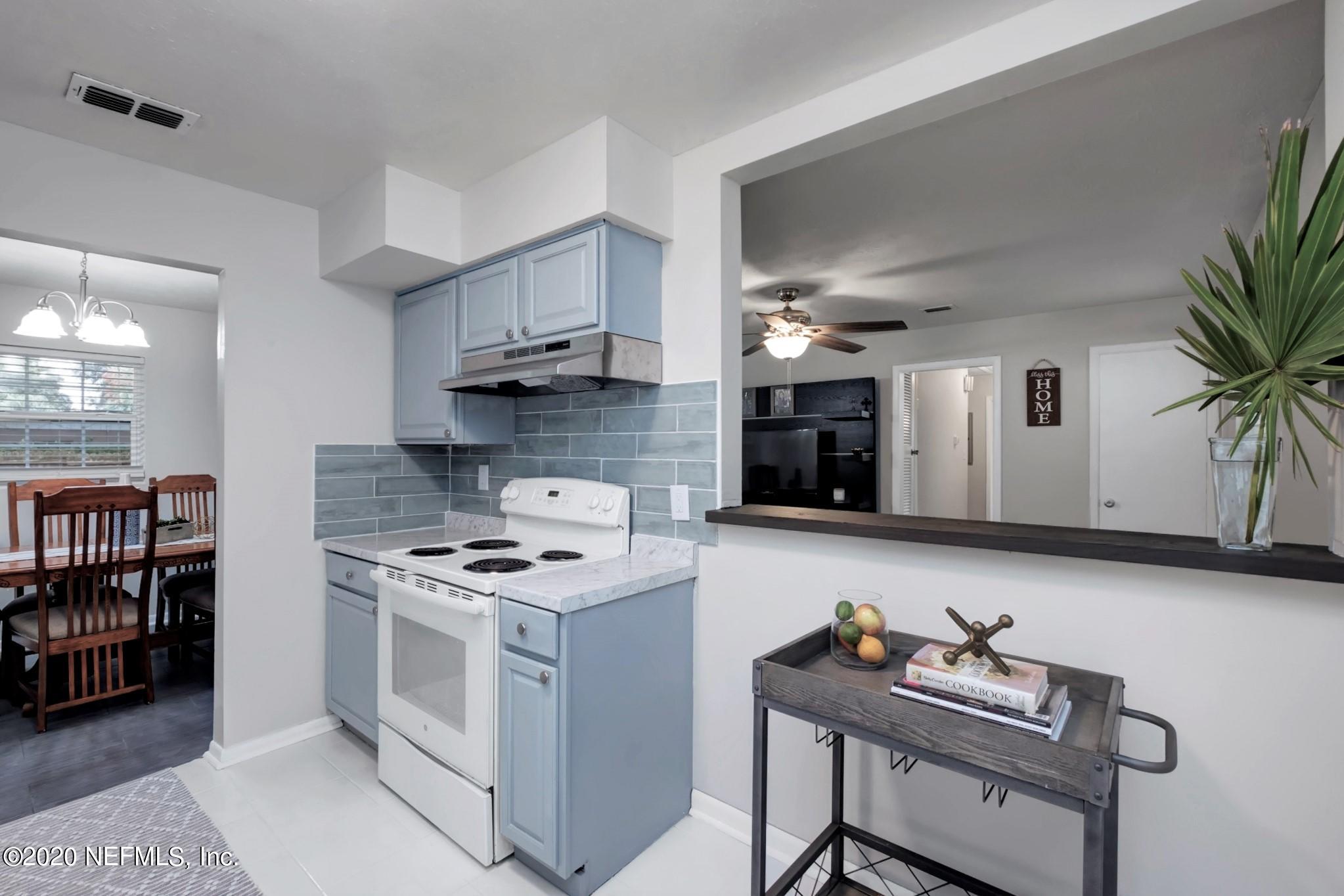 7220 Old Kings Road South Jacksonville, FL 32217 - Photo 12 of 27 Kitchen w/PassThru to Family Rm