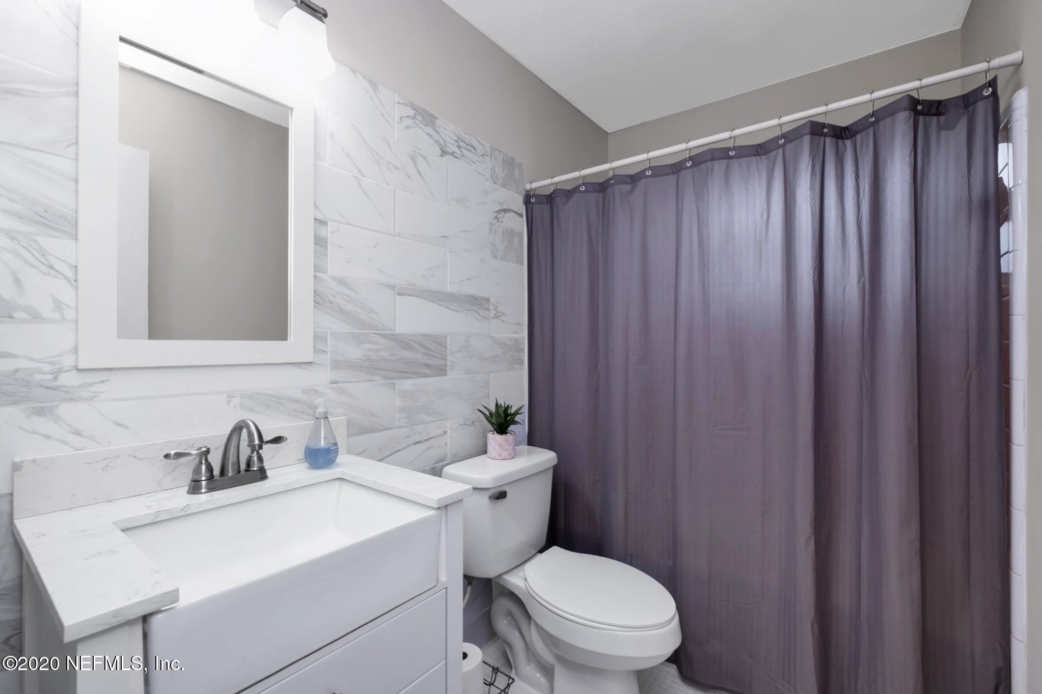 7220 Old Kings Road South Jacksonville, FL 32217 - Photo 20 of 27 Beautifully Updated Hall Bath