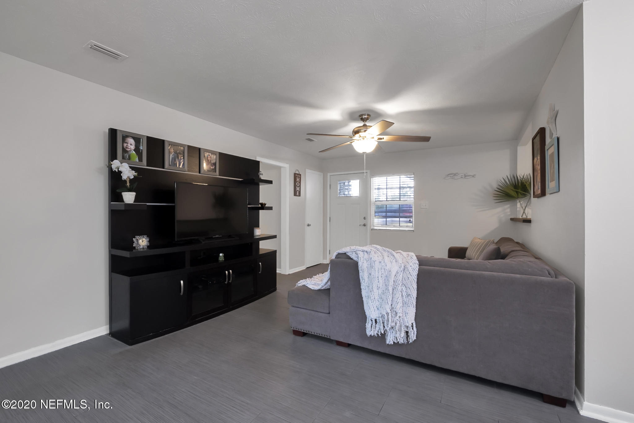 7220 Old Kings Road South Jacksonville, FL 32217 - Photo 8 of 27 Large Family Room w/ Tiled Floors