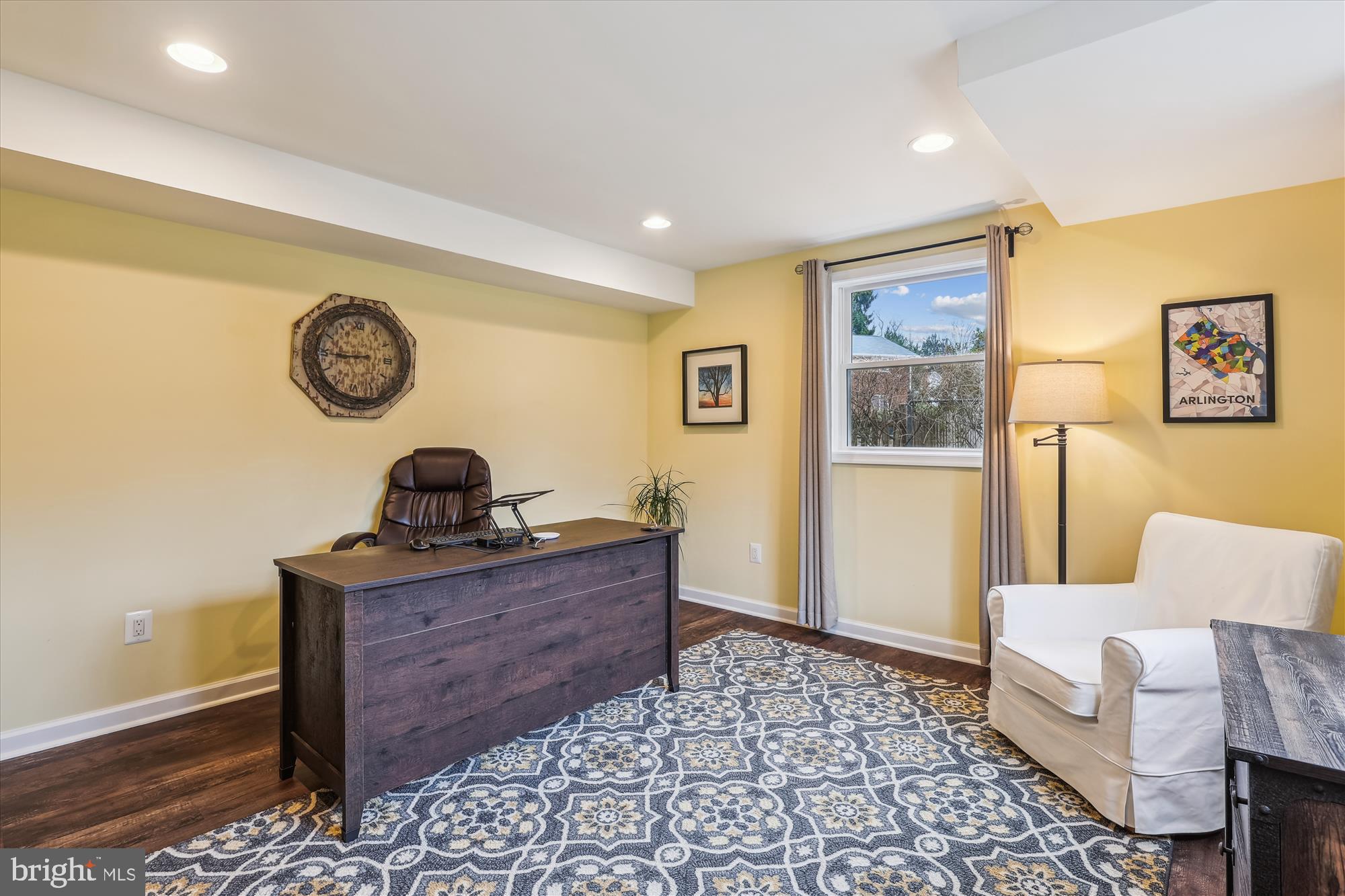5413 Williamsburg Boulevard Arlington, VA 22207 - Photo 26 of 34 a living room with furniture and a table