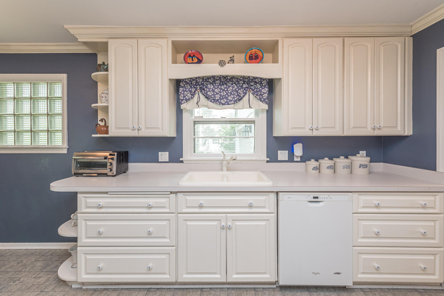 719 Sunset Road Ann Arbor, MI 48103 - Photo 21 of 65 Nice sink views