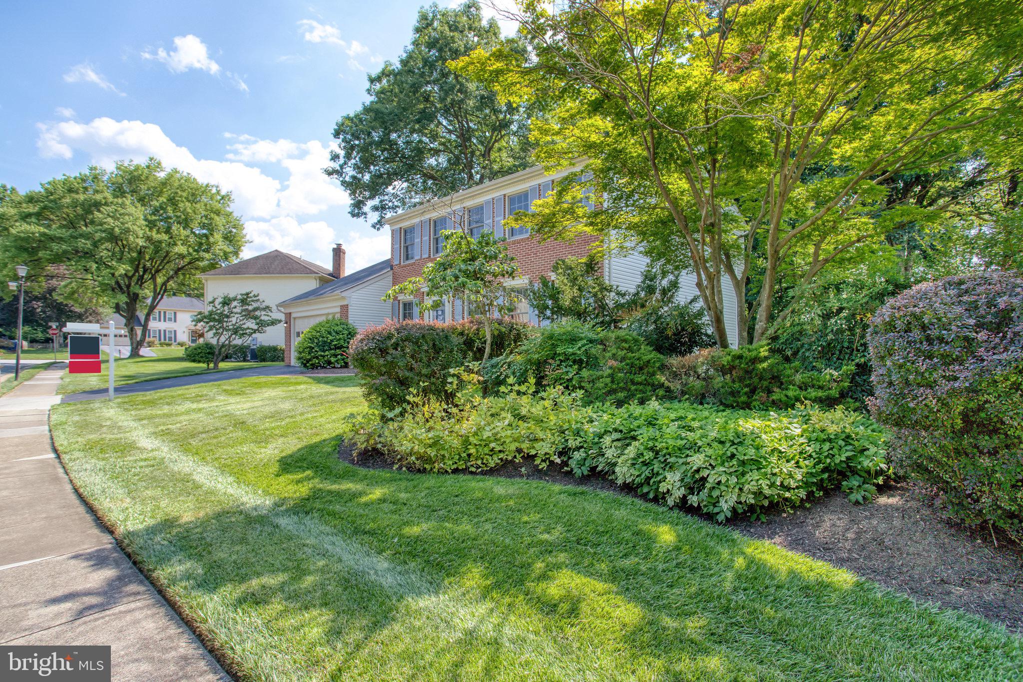 7852 Roundabout Way Springfield, VA 22153 - Photo 3 of 59 Located in FCPS West Springfield Pyramid