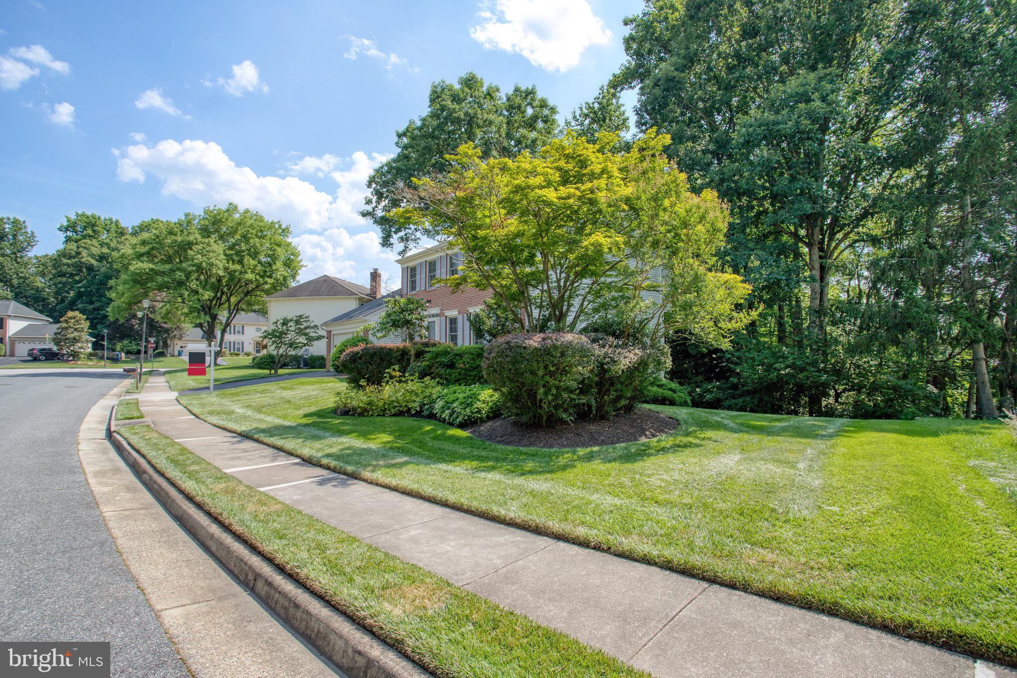 7852 Roundabout Way Springfield, VA 22153 - Photo 4 of 59 Sidewalks through out neighborhood