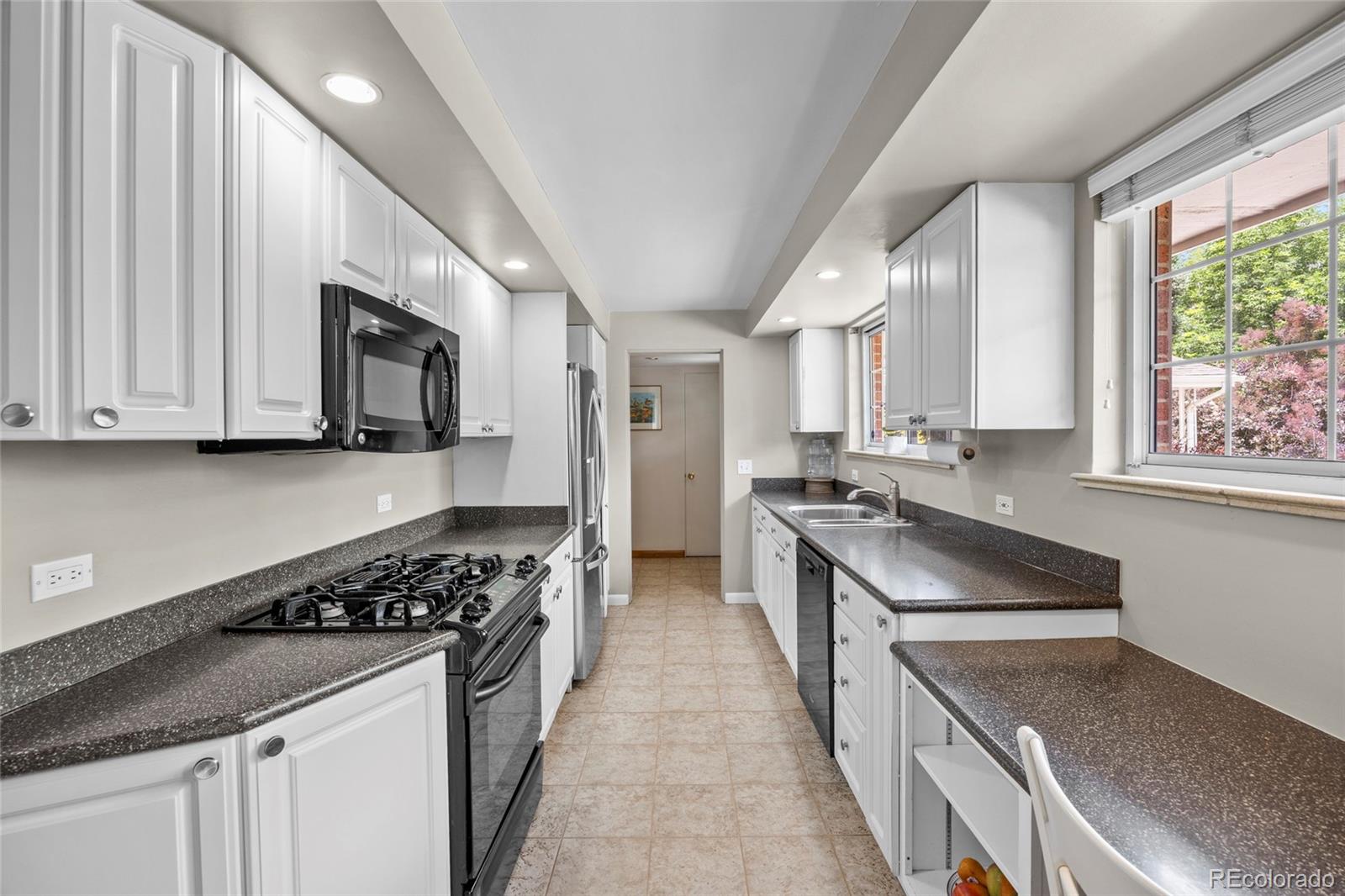 281 Niagara Street Denver, CO 80220 - Photo 14 of 37
