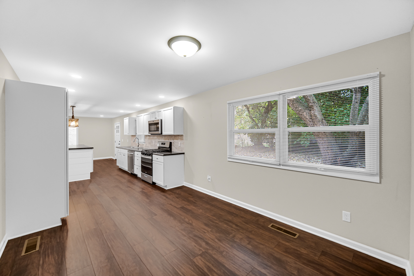 6226 East 250S Road St. Anne, IL 60964 - Photo 12 of 22 a kitchen with stainless steel appliances a refrigerator and a stove top oven