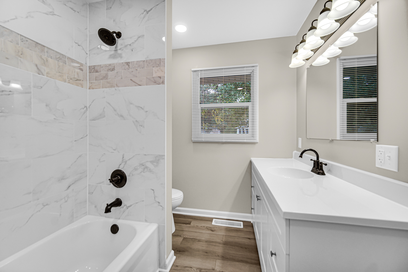 6226 East 250S Road St. Anne, IL 60964 - Photo 19 of 22 a bathroom with a sink a large mirror and a bathtub