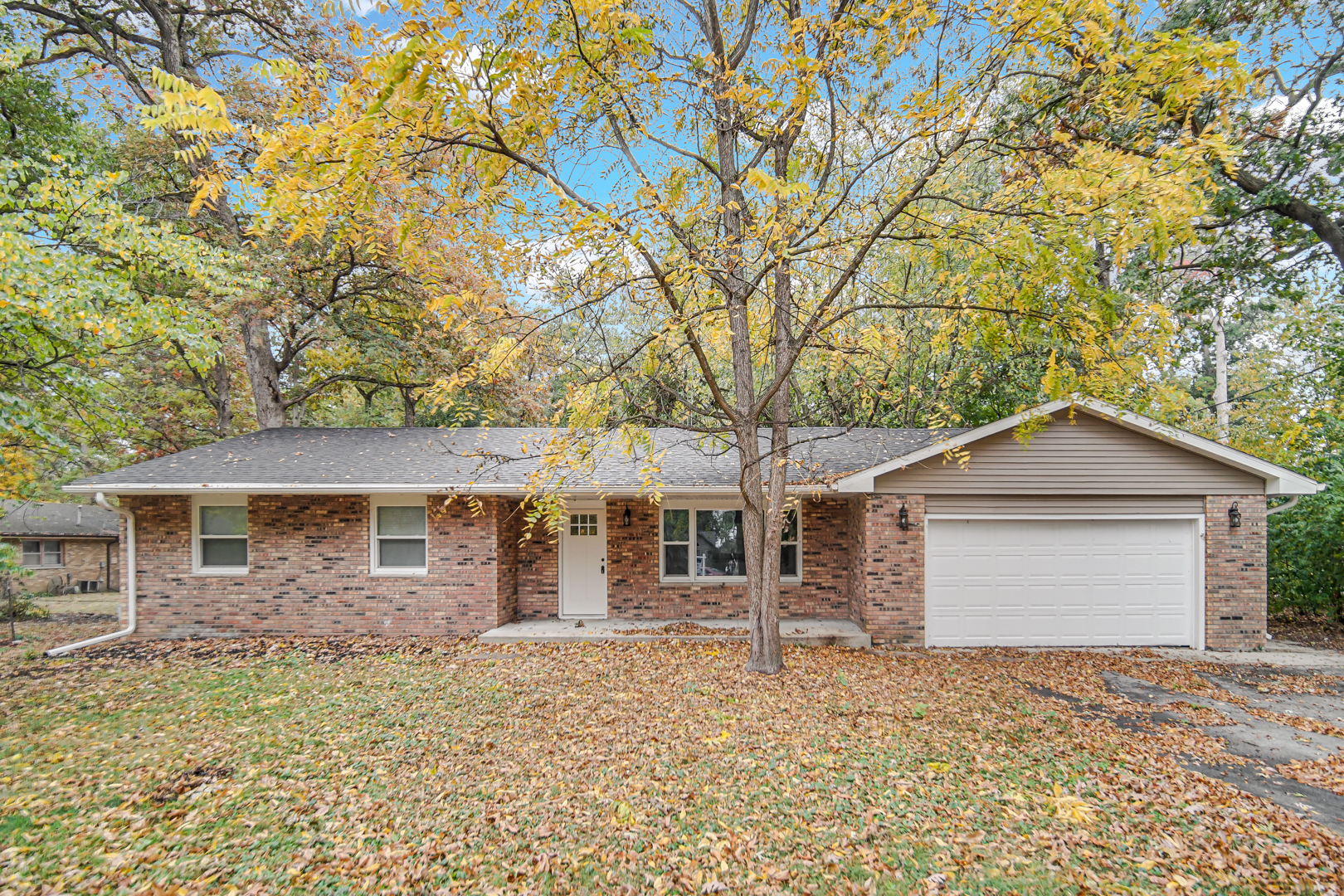 6226 East 250S Road St. Anne, IL 60964 - Photo 21 of 22 front view of a house with a dry yard