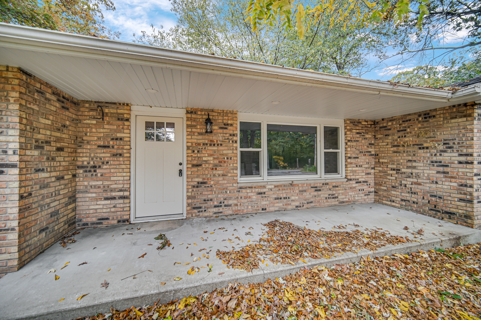 6226 East 250S Road St. Anne, IL 60964 - Photo 3 of 22 a view of a door of the house