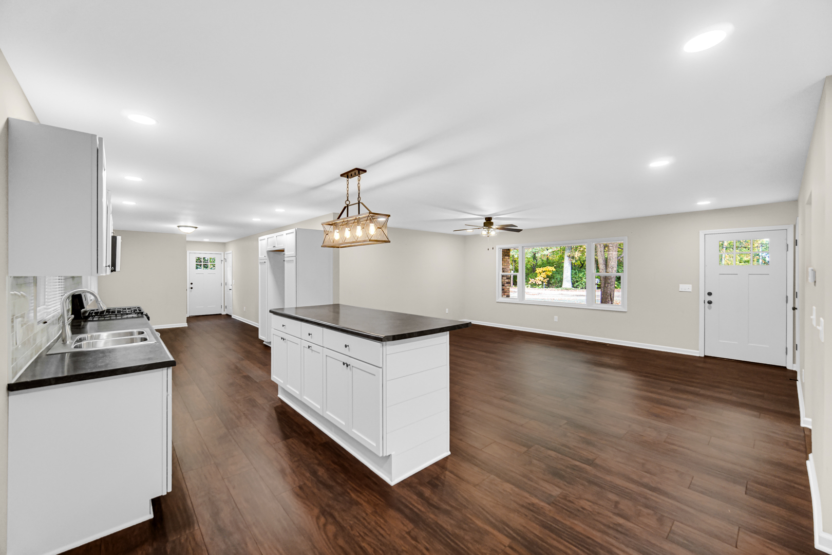 6226 East 250S Road St. Anne, IL 60964 - Photo 5 of 22 a kitchen with granite countertop a stove and wooden floor
