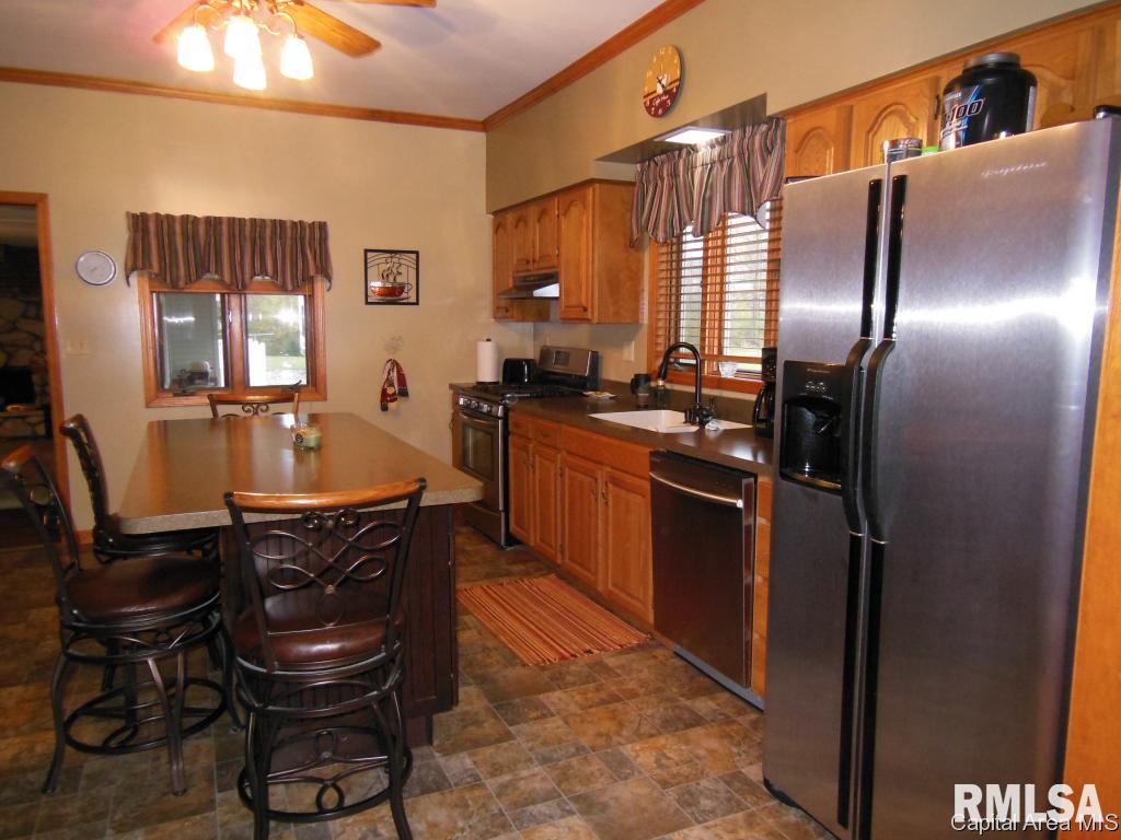 402 South Main Street Athens, IL 62613 - Photo 3 of 11 Gallery Image 3