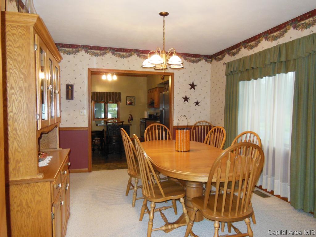 402 South Main Street Athens, IL 62613 - Photo 5 of 11 Gallery Image 5