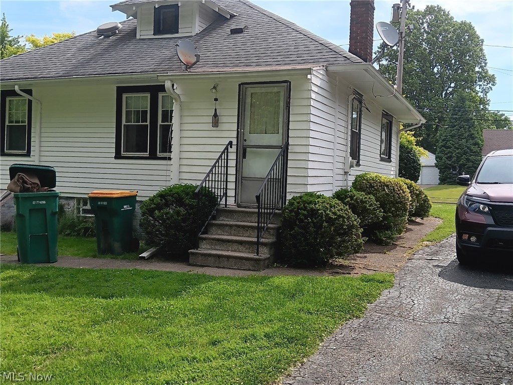 5248 Anthony Street Maple Heights, OH 44137 - Photo 2 of 4