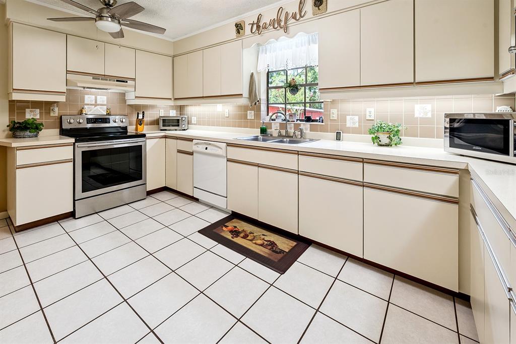 8991 Northwest 115th Street Chiefland, FL 32626 - Photo 32 of 49 a kitchen with appliances cabinets and a sink