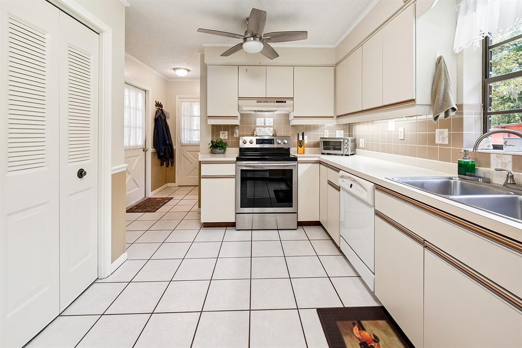 8991 Northwest 115th Street Chiefland, FL 32626 - Photo 34 of 49 a kitchen with a stove a sink and a refrigerator