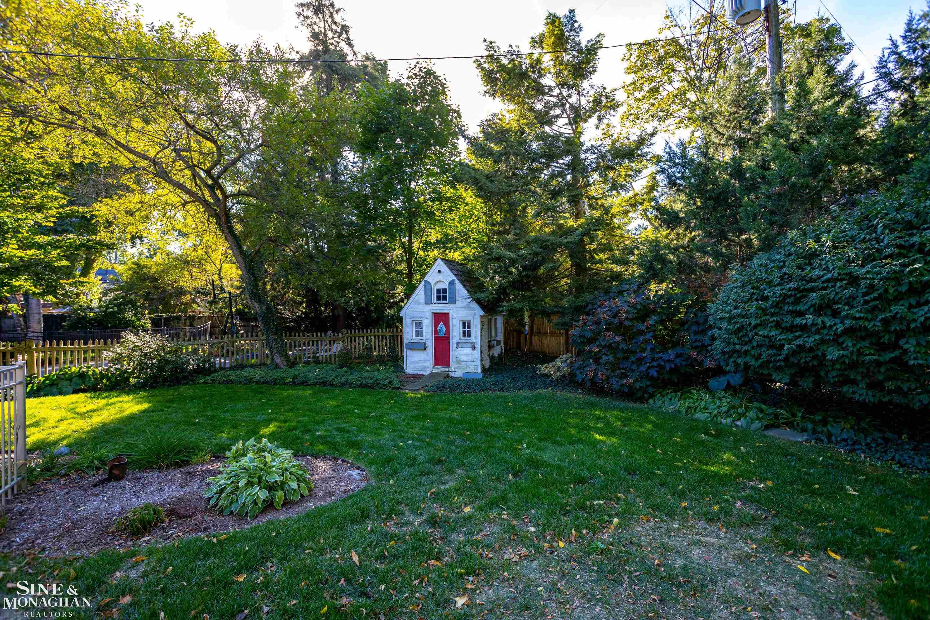 225 Merriweather Road Grosse Pointe, MI 48236 - Photo 46 of 55 50095320-45.JPG