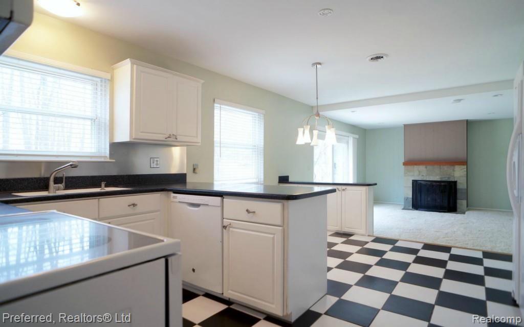 42559 Park Ridge Road Novi, MI 48375 - Photo 7 of 29