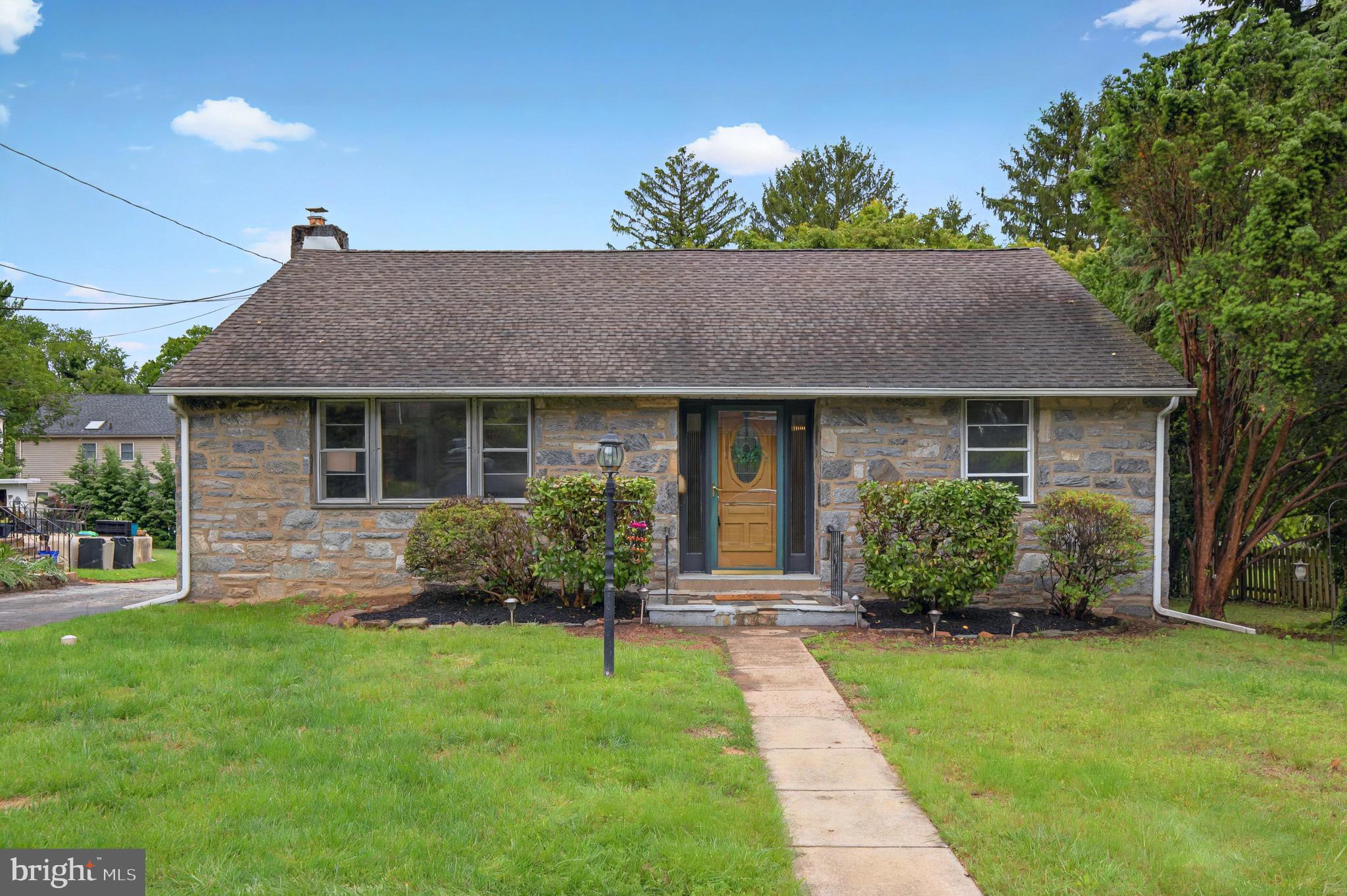 3 Arbor Lea Road Lansdowne, PA 19050 - Photo 2 of 32 a front view of house with yard and green space