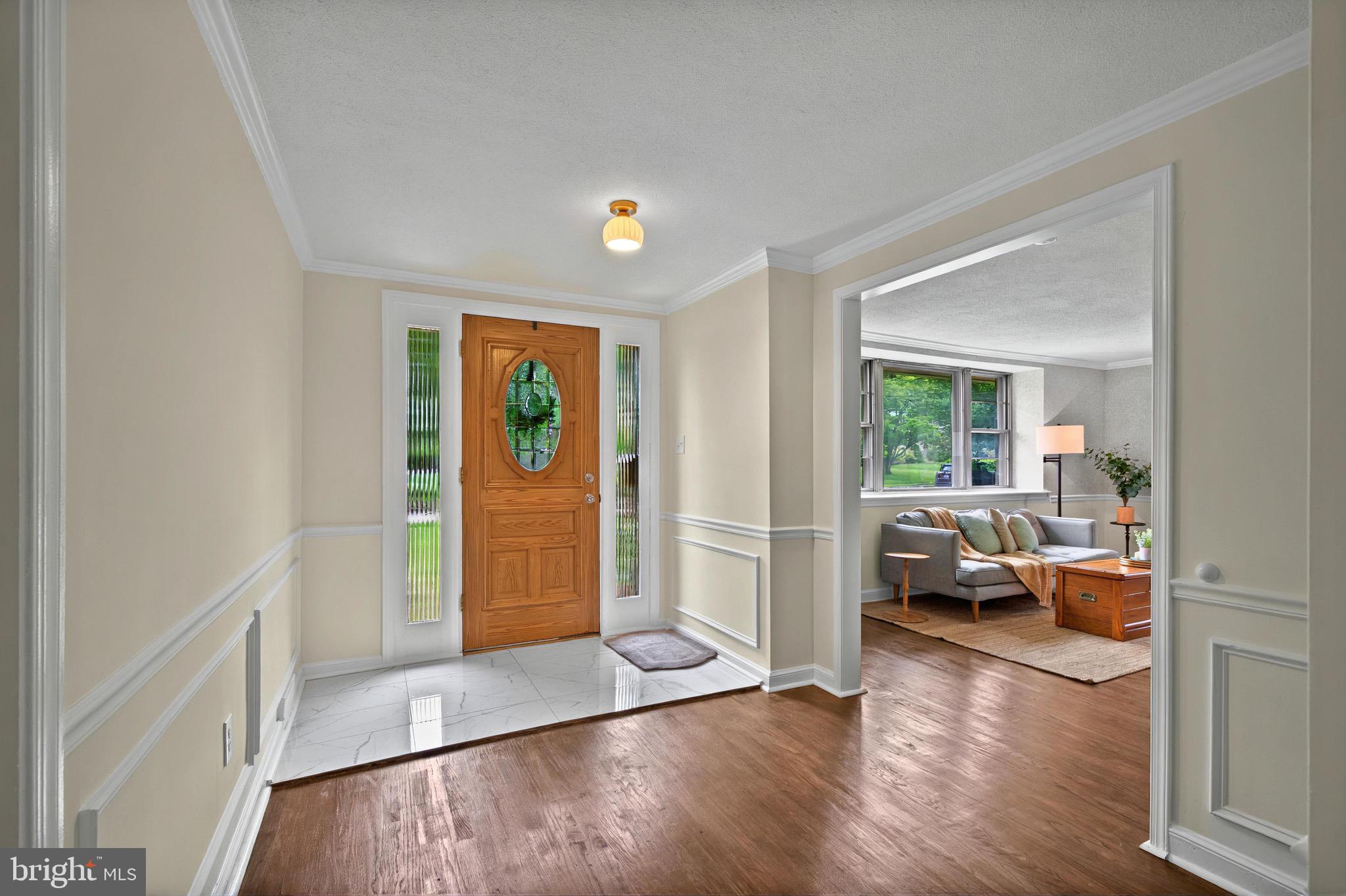 3 Arbor Lea Road Lansdowne, PA 19050 - Photo 5 of 32 a view of a livingroom with furniture and hardwood floor