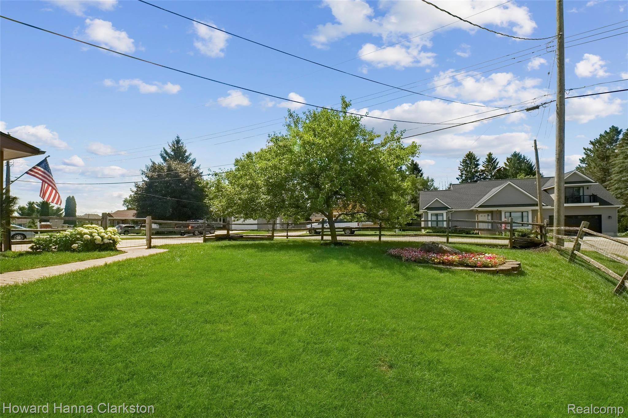 10058 King Road Davisburg, MI 48350 - Photo 46 of 54 054-photo-side-view-8468936.jpg