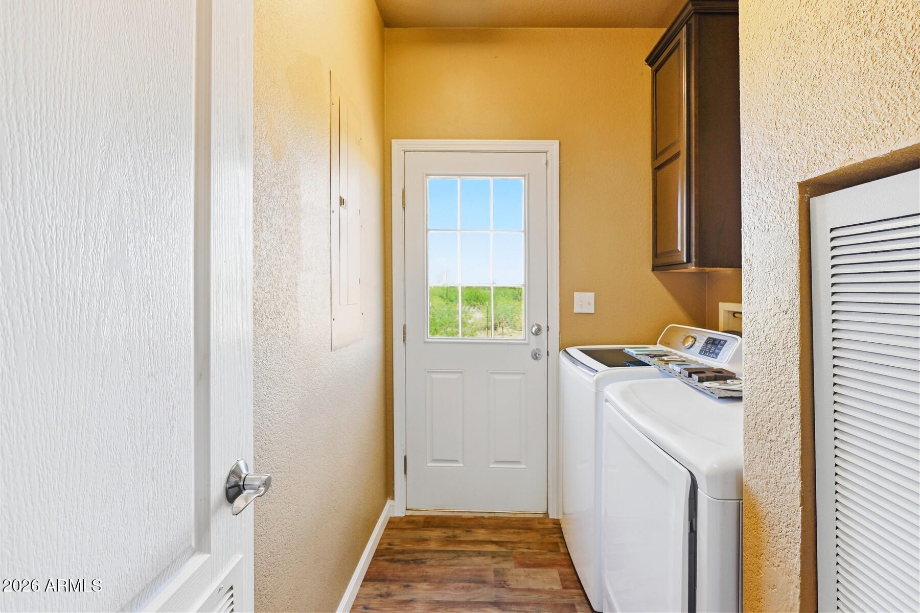 3216 North Mesquite Road Cochise, AZ 85606 - Photo 28 of 39 a bathroom with a sink toilet and shower
