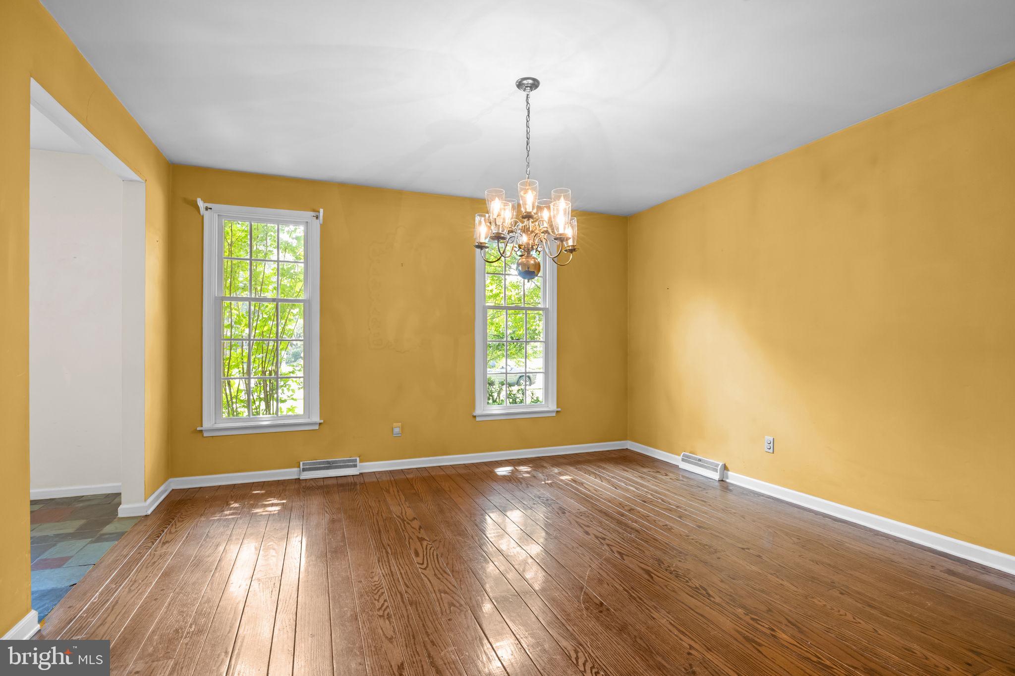 358 Richard Road Yardley, PA 19067 - Photo 5 of 31 Sunlite dining room