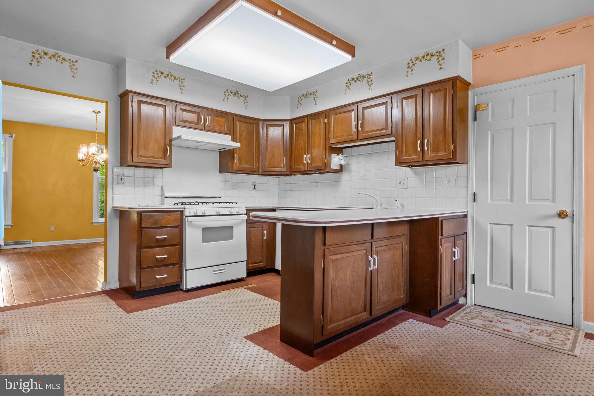 358 Richard Road Yardley, PA 19067 - Photo 7 of 31 U shaped kitched