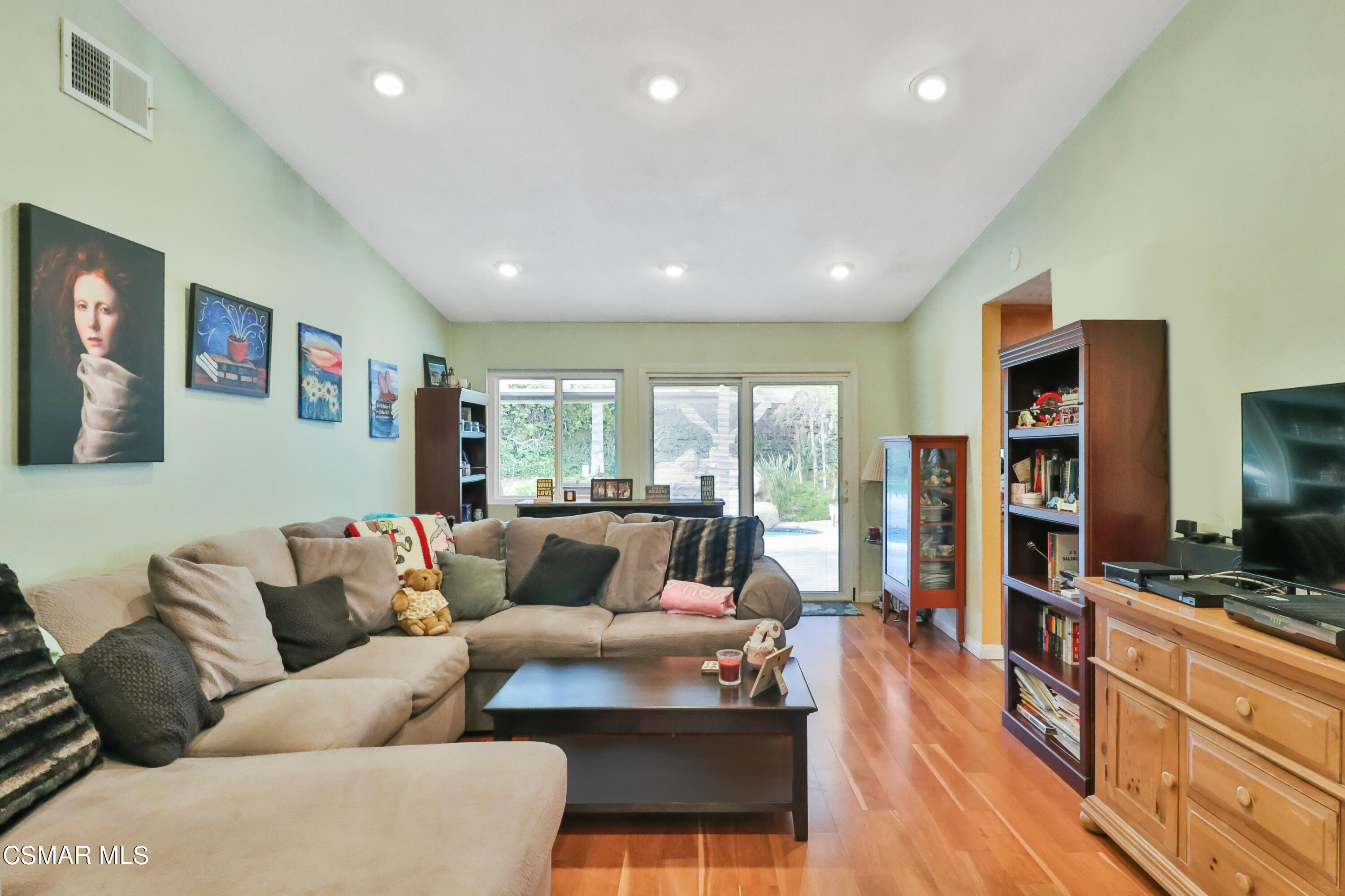 423 Appleton Road Simi Valley, CA 93065 - Photo 7 of 25 IMG_8392 v2