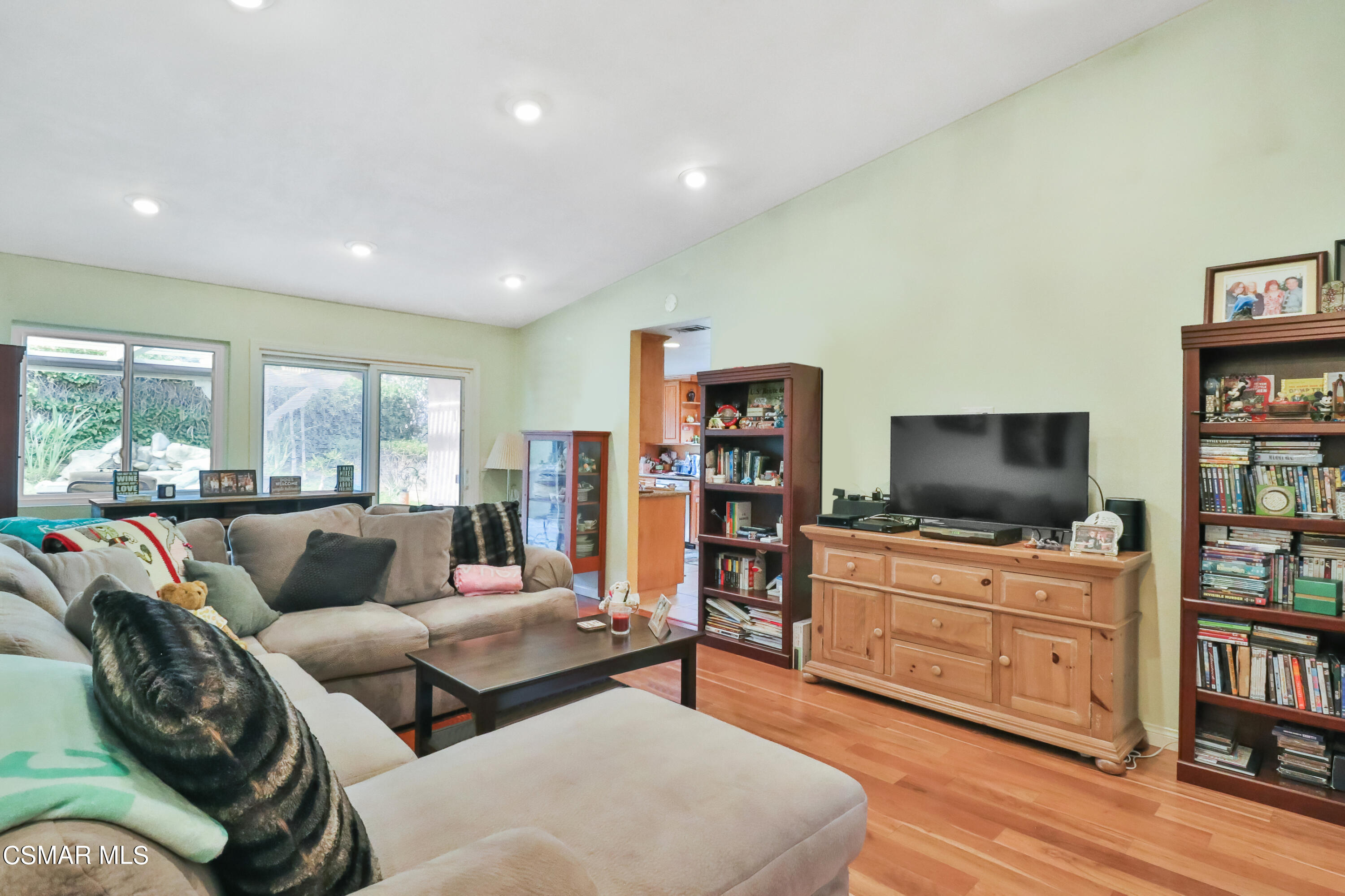 423 Appleton Road Simi Valley, CA 93065 - Photo 8 of 25 IMG_8393 v2