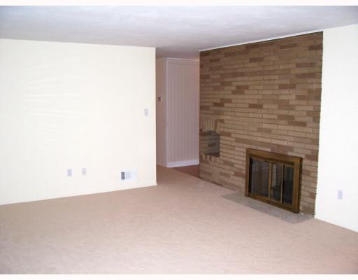 226 Shafer Road Coraopolis, PA 15108 - Photo 3 of 8 Living Room.