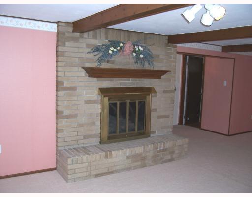 226 Shafer Road Coraopolis, PA 15108 - Photo 7 of 8 Den/Family/Great Room.
