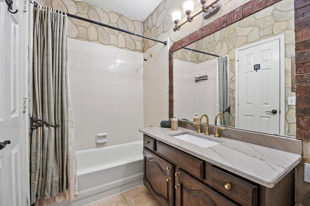 7410 Arborside Drive Rowlett, TX 75089 - Photo 15 of 39 Auxiliary full bath