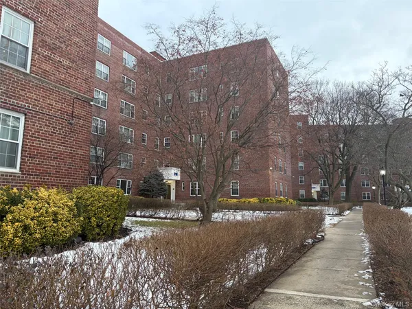 $235,000 | 210 Pelham Road, Unit 5L, New Rochelle, NY 10805