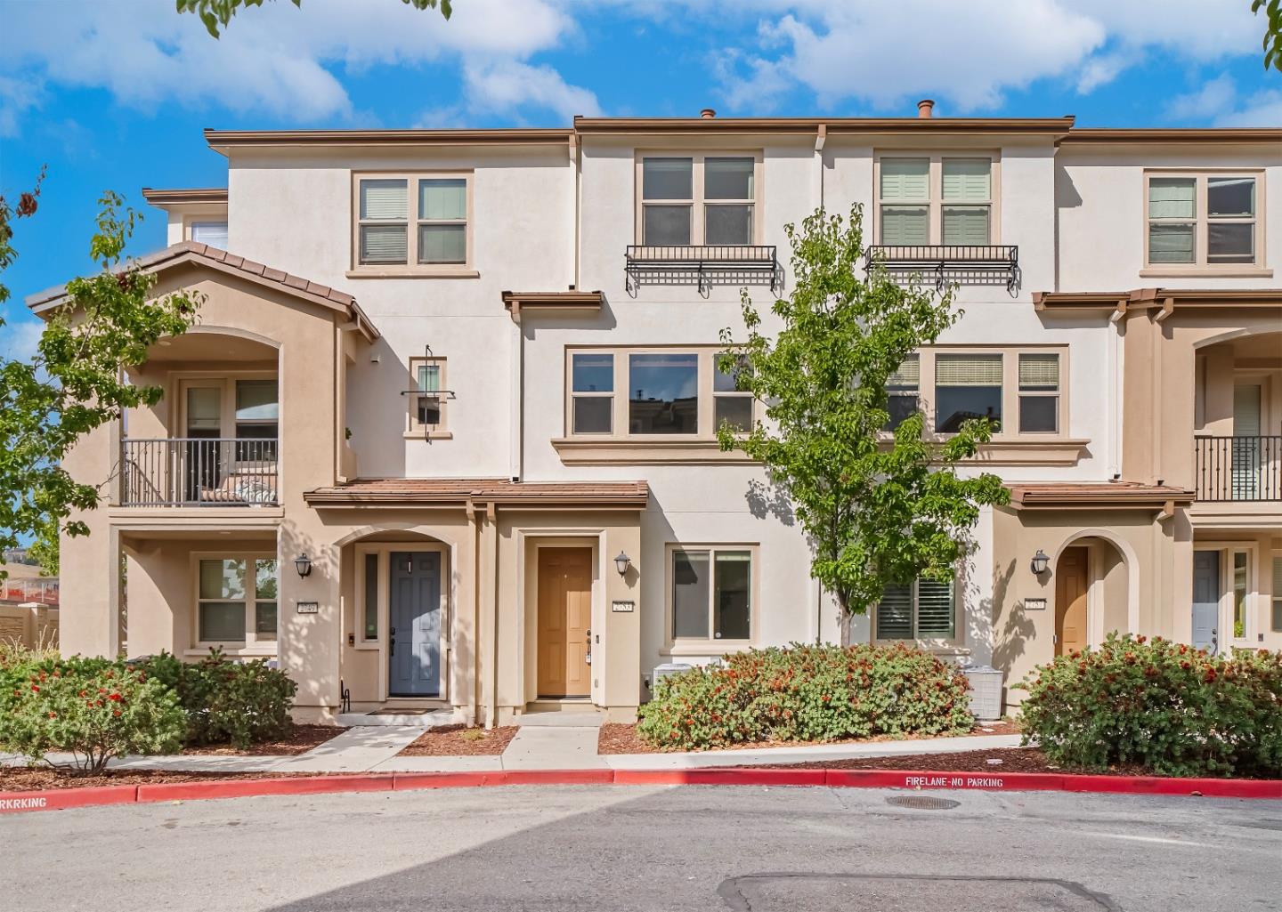 2753 Ferrara Circle San Jose, CA 95111 - Photo 35 of 46 front view of a building